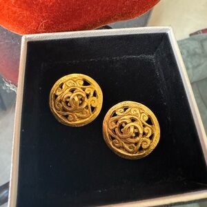 Chanel swirl vintage clip on earrings cc